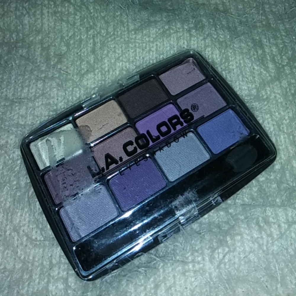 L.A. Colors eyeshadow palette